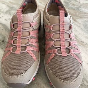 Sketchers slip on sneakers